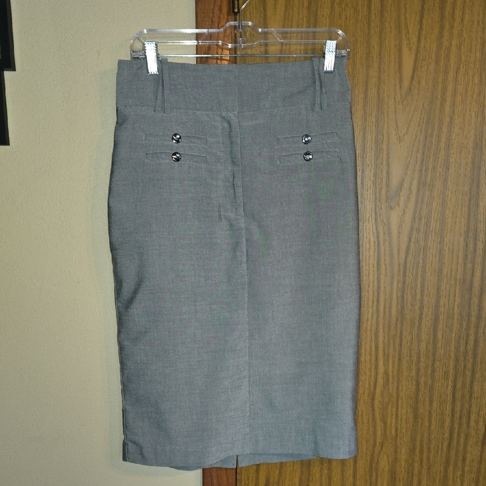 Worthington Elegant Gray Pencil Skirt